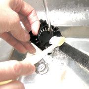 C4SP/SP2用ストレナーのお手入れ（１）かるく水洗い